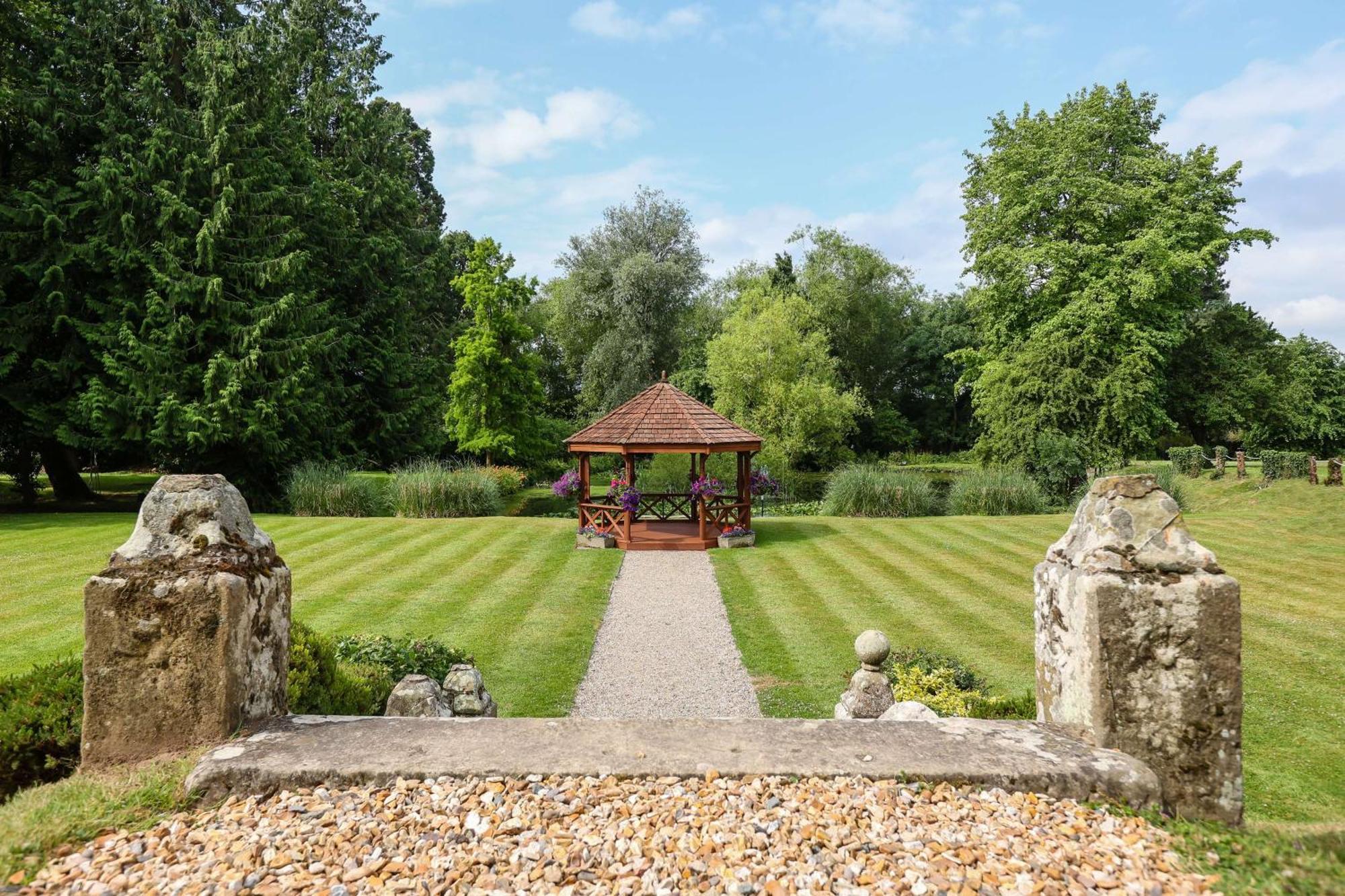 Albrighton Hall Hotel And Spa, A Member Of Radisson Individuals Hadnall Экстерьер фото