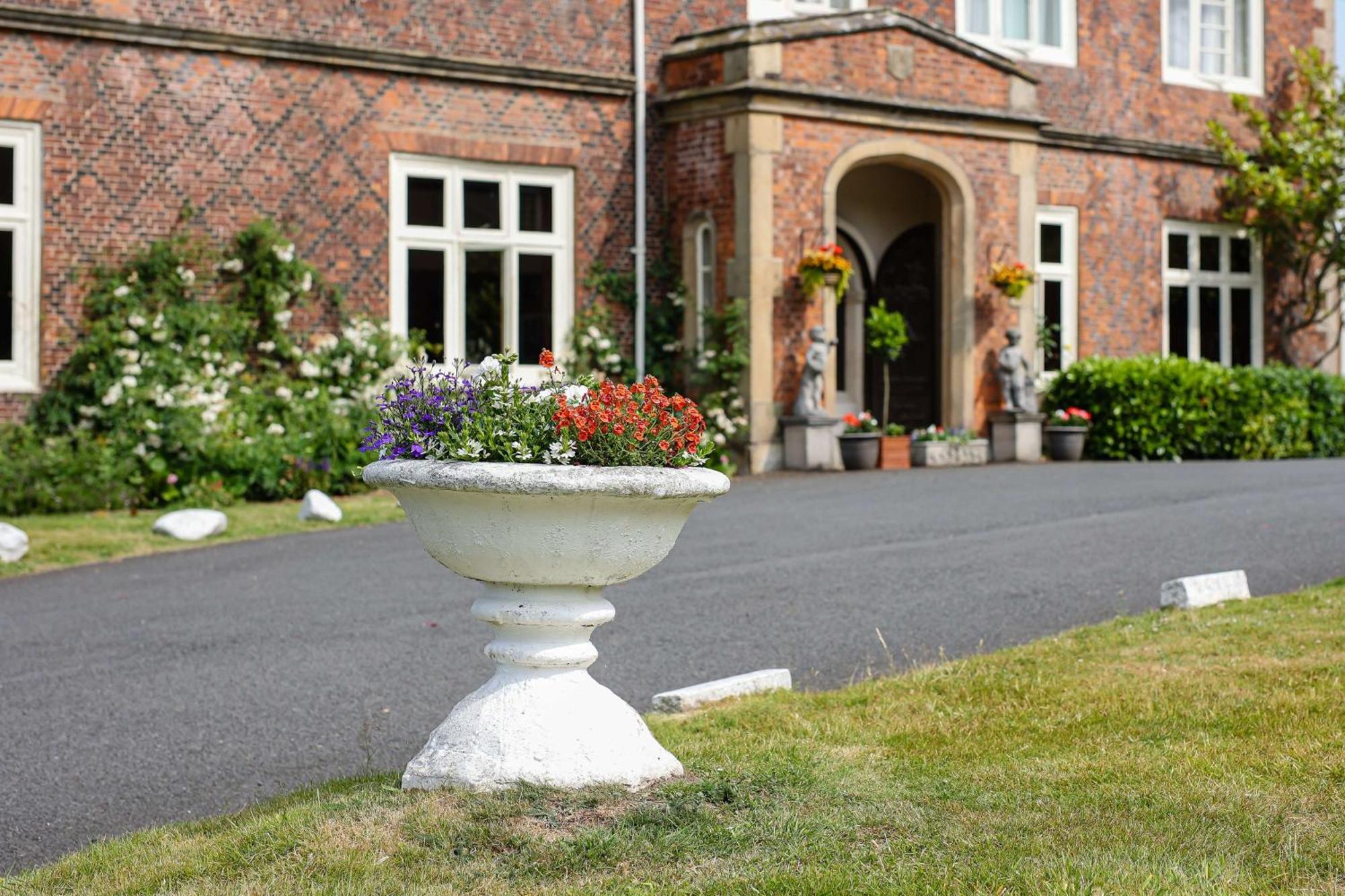 Albrighton Hall Hotel And Spa, A Member Of Radisson Individuals Hadnall Экстерьер фото