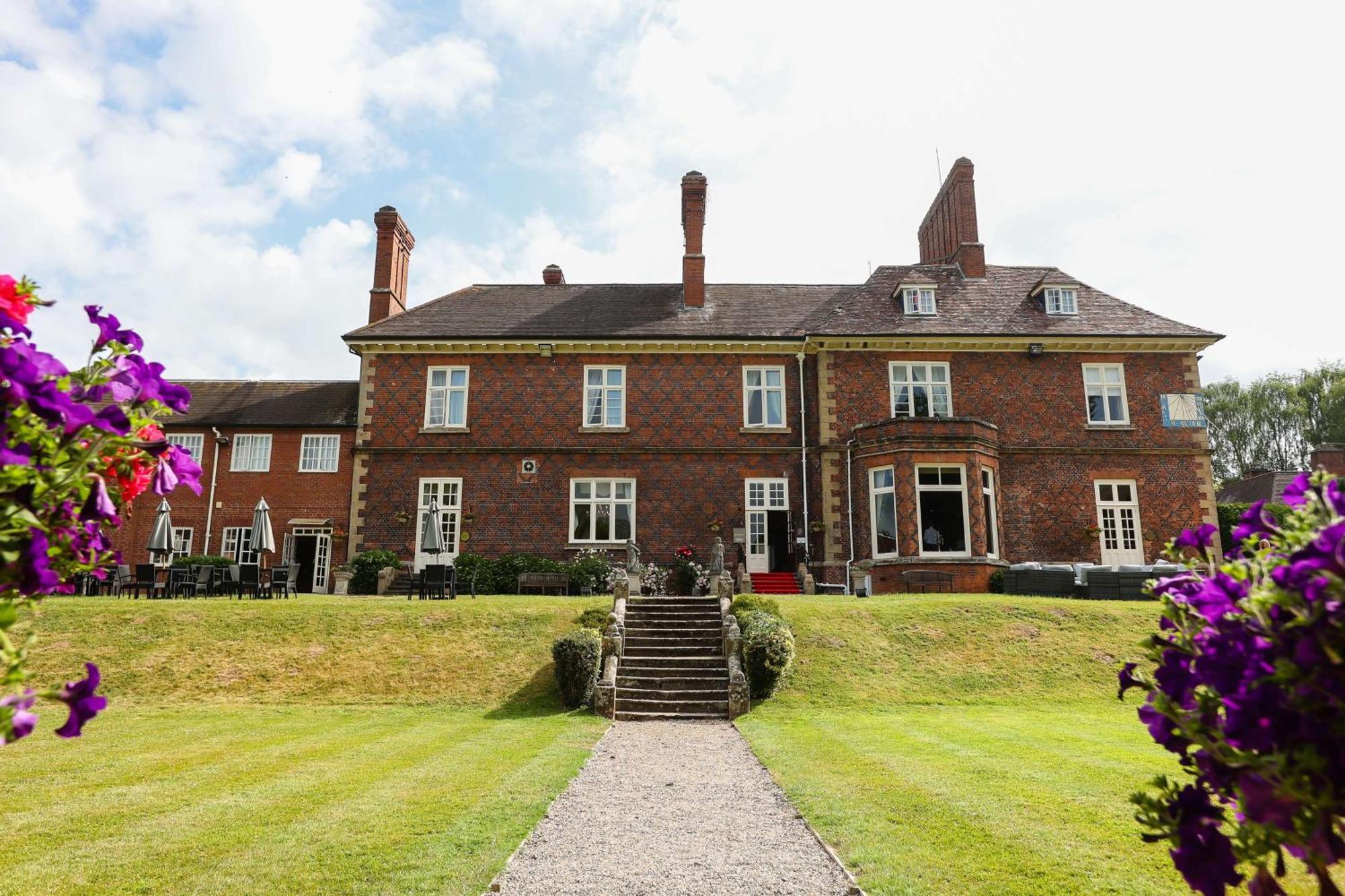 Albrighton Hall Hotel And Spa, A Member Of Radisson Individuals Hadnall Экстерьер фото